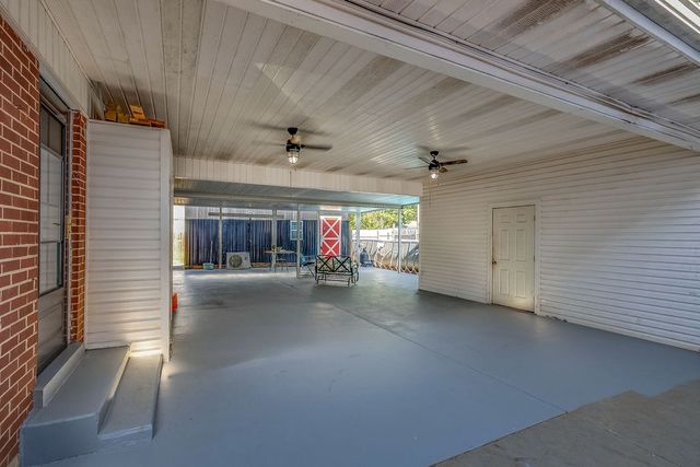 218 Admiral Cir, Lawrenceburg, TN 38464