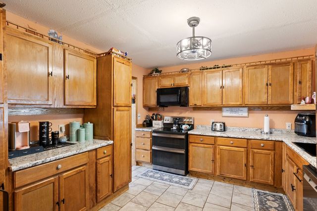 218 Admiral Cir, Lawrenceburg, TN 38464