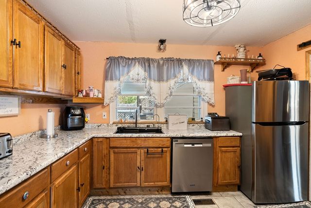 218 Admiral Cir, Lawrenceburg, TN 38464