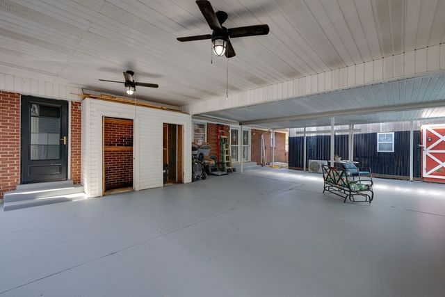 218 Admiral Cir, Lawrenceburg, TN 38464