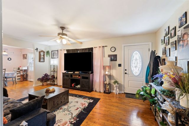 218 Admiral Cir, Lawrenceburg, TN 38464