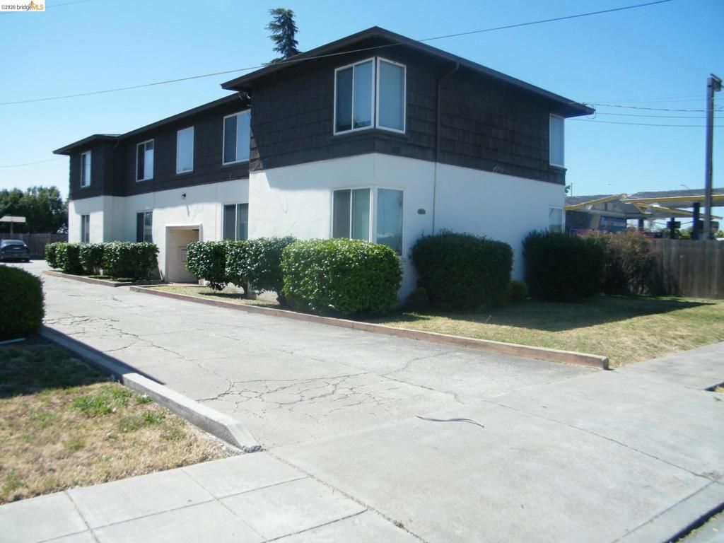 Image 2 of property listing at 1410 150Th Ave, San Leandro, CA 94578