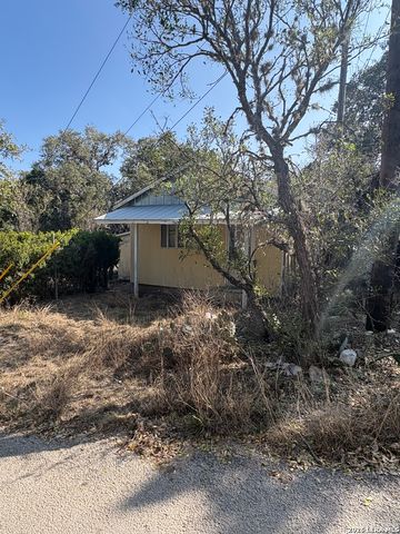 690 Georges, Lakehills, TX 78063