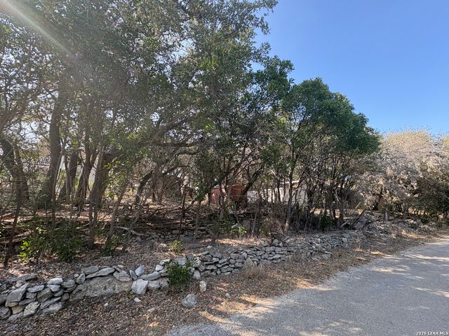 690 Georges, Lakehills, TX 78063