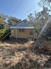 690 Georges, Lakehills, TX 78063