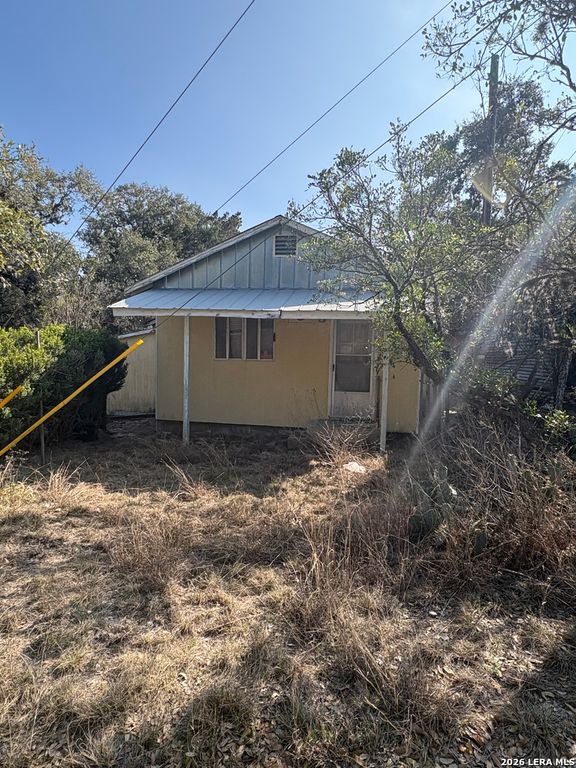 690 Georges, Lakehills, TX 78063