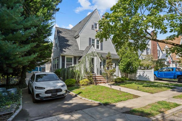 2098 Felix Court, North Baldwin, NY 11510