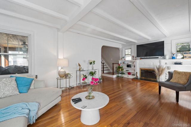 2098 Felix Court, North Baldwin, NY 11510