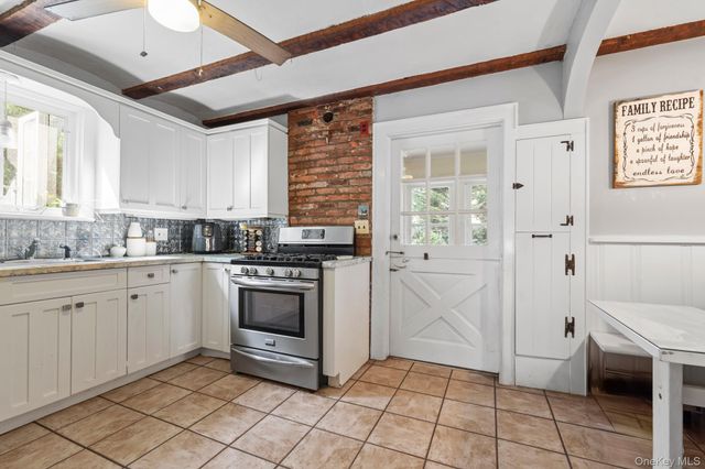 2098 Felix Court, North Baldwin, NY 11510