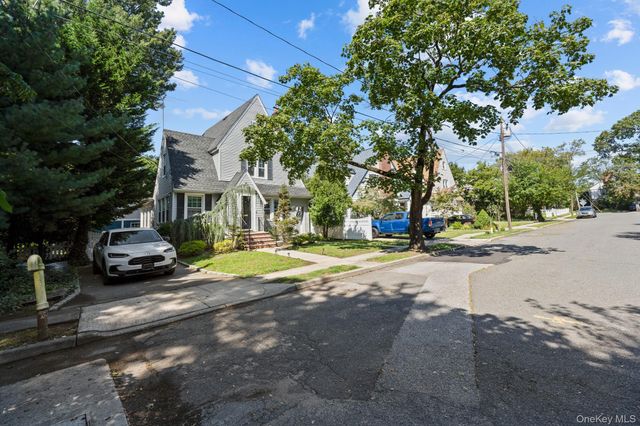 2098 Felix Court, North Baldwin, NY 11510