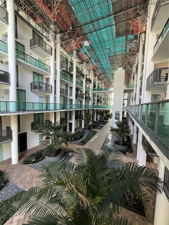 6000 Collins Ave 313, Miami Beach, FL 33140