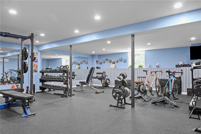 23 Crest Circle, Smithfield, RI 02917