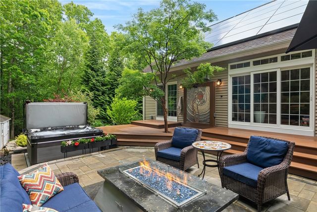 23 Crest Circle, Smithfield, RI 02917