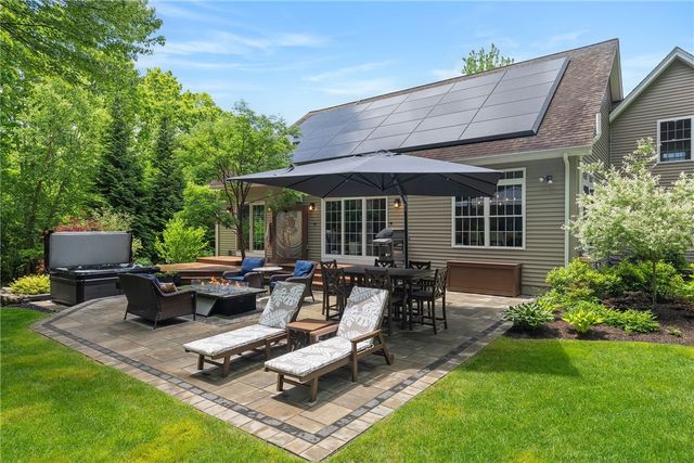 23 Crest Circle, Smithfield, RI 02917
