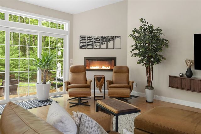 23 Crest Circle, Smithfield, RI 02917