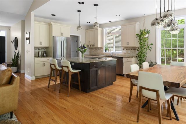 23 Crest Circle, Smithfield, RI 02917