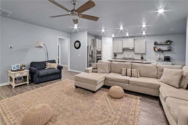 115 Creekside Bluff Way, Auburn, GA 30011