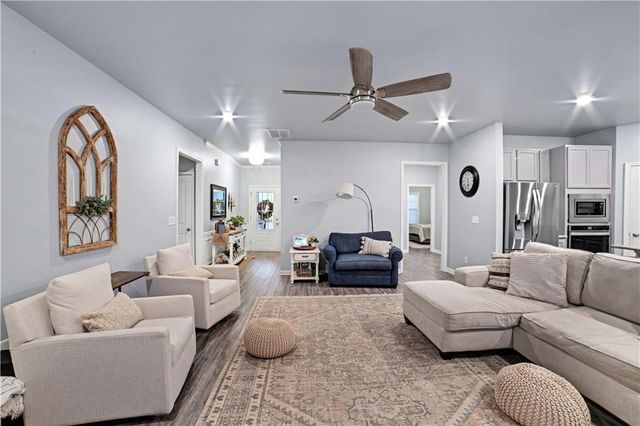 115 Creekside Bluff Way, Auburn, GA 30011