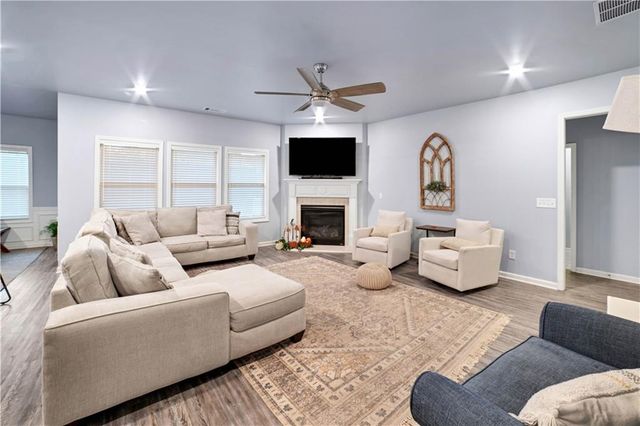 115 Creekside Bluff Way, Auburn, GA 30011