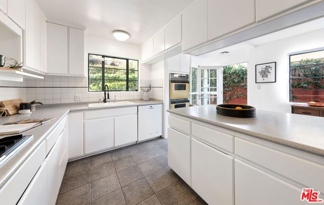 3133 Midvale Avenue, Los Angeles, CA 90034