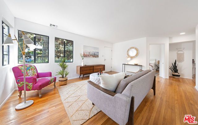 3133 Midvale Avenue, Los Angeles, CA 90034