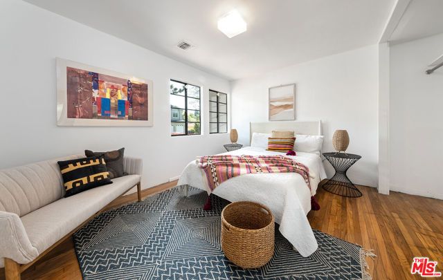 3133 Midvale Avenue, Los Angeles, CA 90034