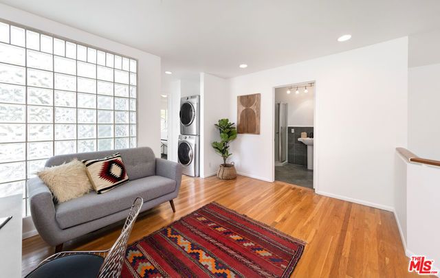 3133 Midvale Avenue, Los Angeles, CA 90034