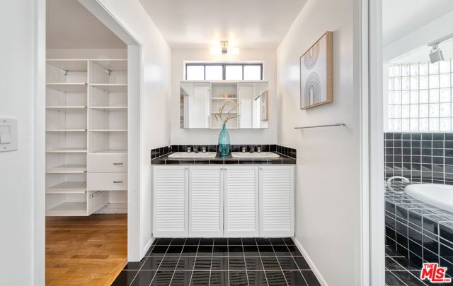 3133 Midvale Avenue, Los Angeles, CA 90034