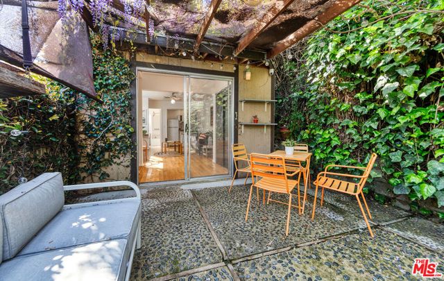 3133 Midvale Avenue, Los Angeles, CA 90034