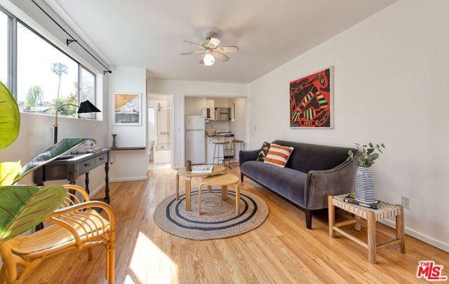 3133 Midvale Avenue, Los Angeles, CA 90034