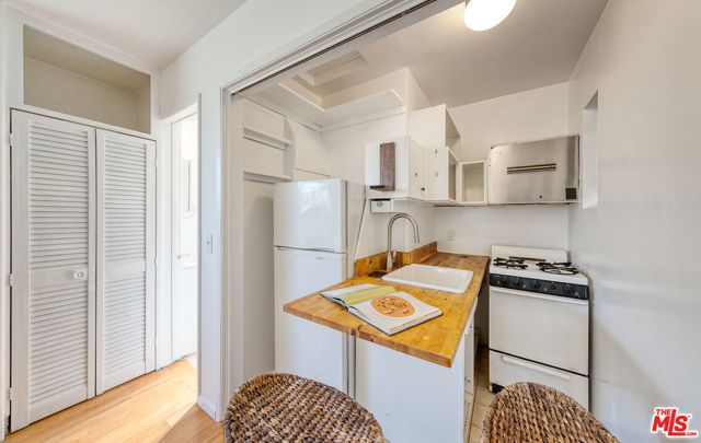 3133 Midvale Avenue, Los Angeles, CA 90034