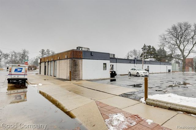 26095 W 6 Mile Road, Redford, MI 48240