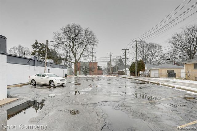 26095 W 6 Mile Road, Redford, MI 48240