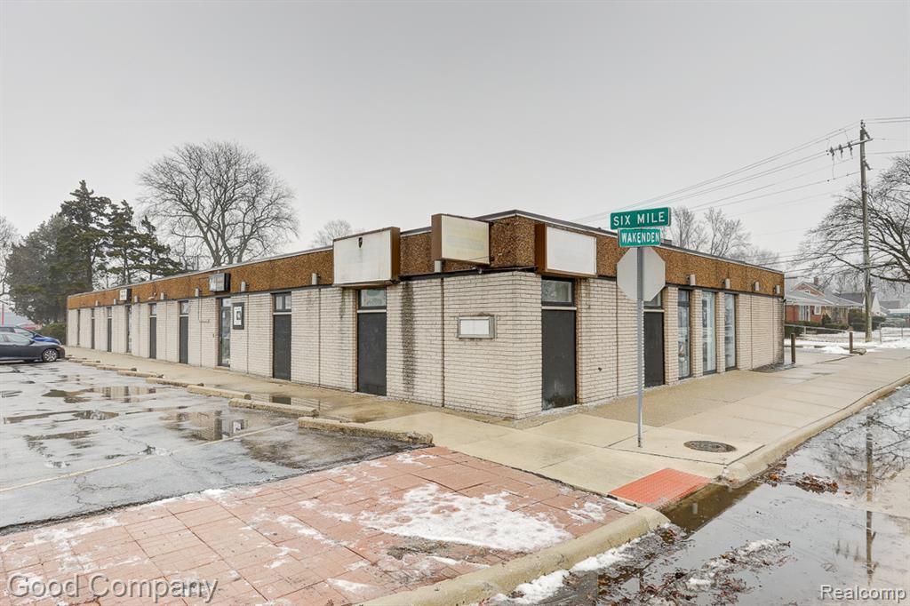 26095 W 6 Mile Road, Redford, MI 48240