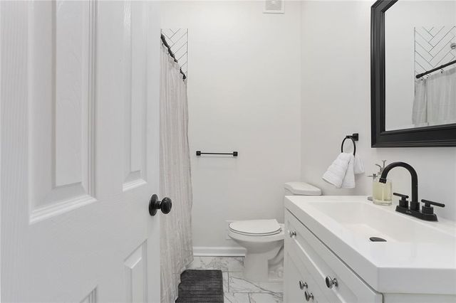 15207 S NAVAHO Drive, Olathe, KS 66062