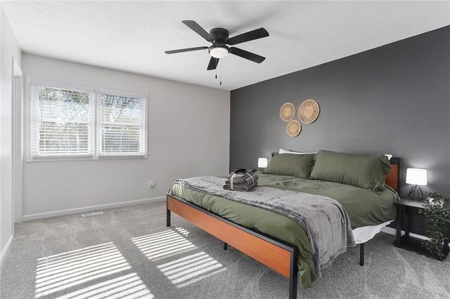 15207 S NAVAHO Drive, Olathe, KS 66062