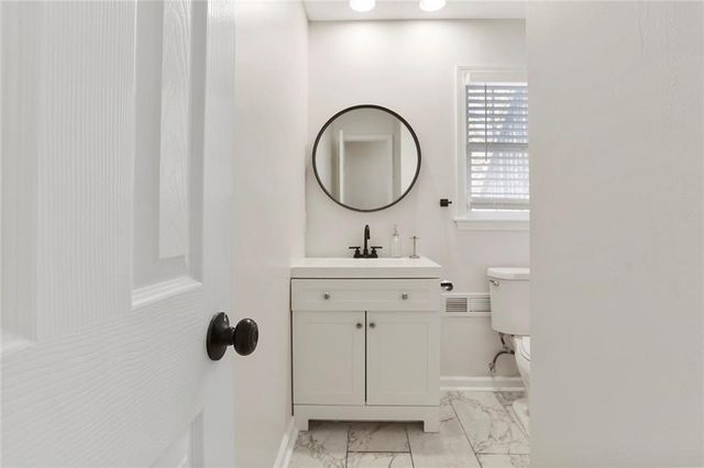 15207 S NAVAHO Drive, Olathe, KS 66062