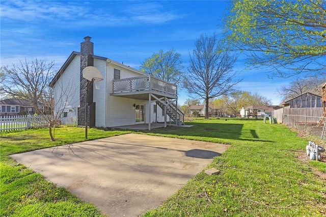 15207 S NAVAHO Drive, Olathe, KS 66062