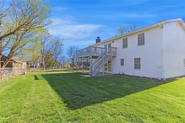 15207 S NAVAHO Drive, Olathe, KS 66062