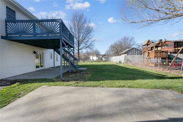 15207 S NAVAHO Drive, Olathe, KS 66062