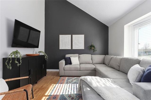 15207 S NAVAHO Drive, Olathe, KS 66062