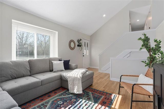 15207 S NAVAHO Drive, Olathe, KS 66062