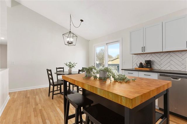 15207 S NAVAHO Drive, Olathe, KS 66062