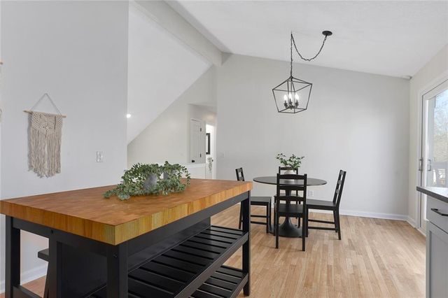 15207 S NAVAHO Drive, Olathe, KS 66062