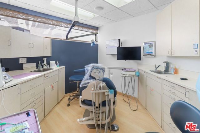 10505 W Pico Boulevard, Los Angeles, CA 90064