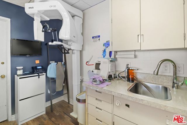 10505 W Pico Boulevard, Los Angeles, CA 90064