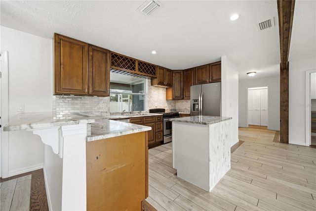 1964 PAR PLACE, Sarasota, FL 34240