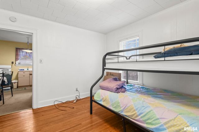 2236 E ADAMS Street, Springfield, IL 62703