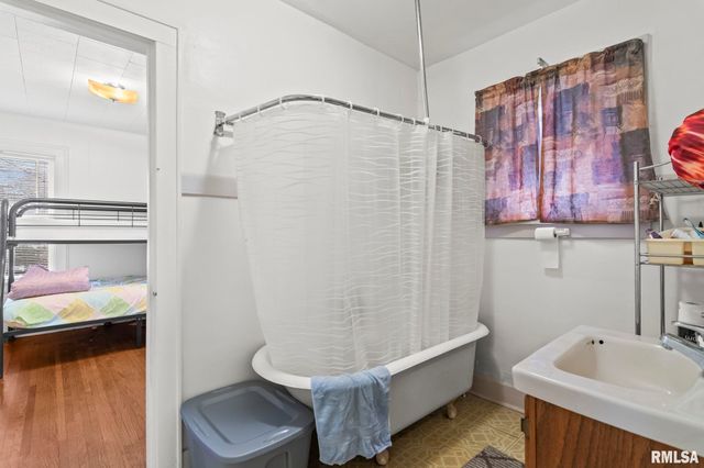 2236 E ADAMS Street, Springfield, IL 62703