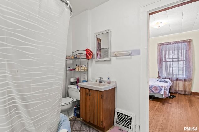 2236 E ADAMS Street, Springfield, IL 62703